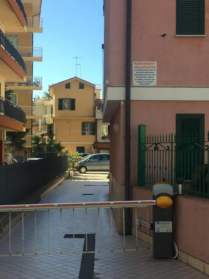 Appartamento Villa Mare Blu 1° piano su 2 livelli Ventimiglia 0*,